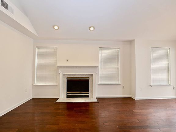 5th image of 5928 Founders Crossing Ct Unit 303