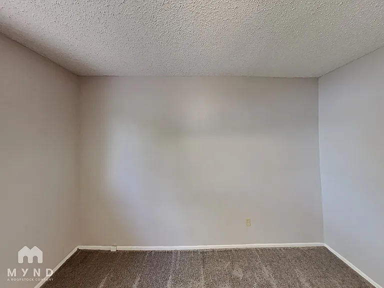 4714 Crested Rock Dr — Photo 34