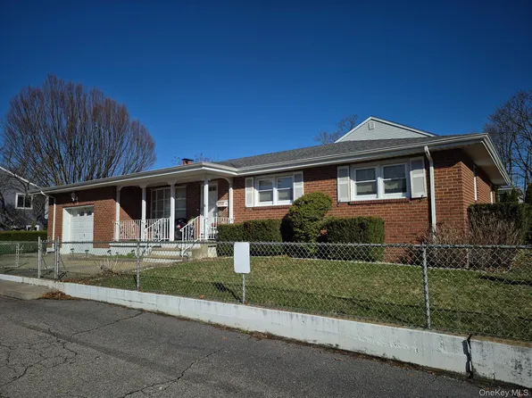 7 1st Avenue, Bayville, NY 11709