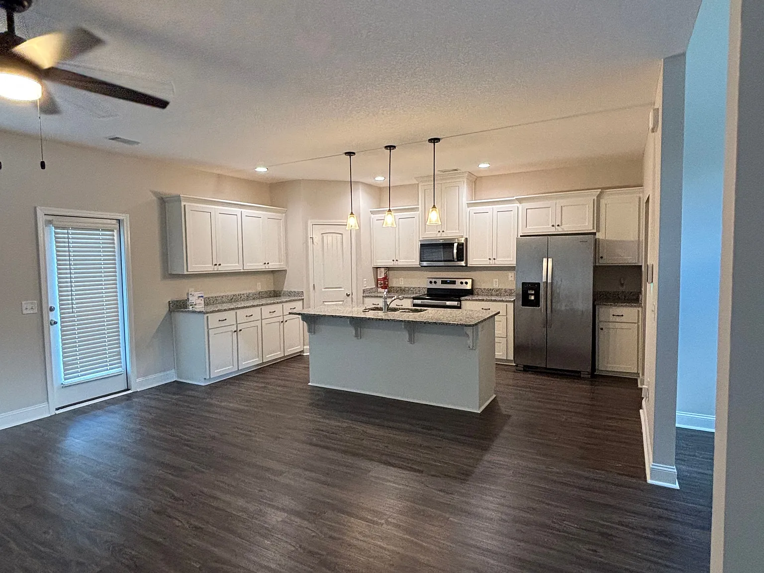 4 bed, 1877 sqft, $2,250 — Photo 2