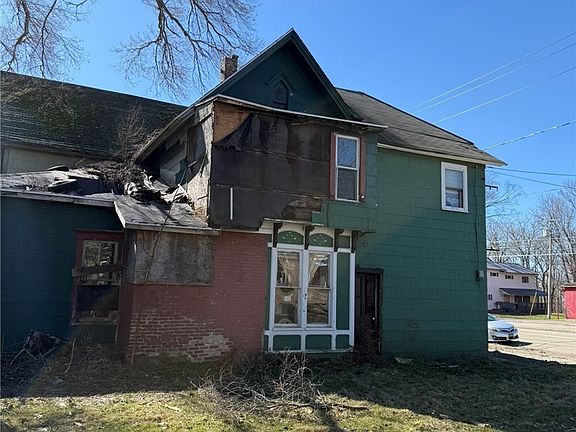 4th image of 36 W Main St