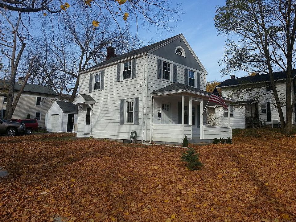 2nd image of 324 S 2nd St