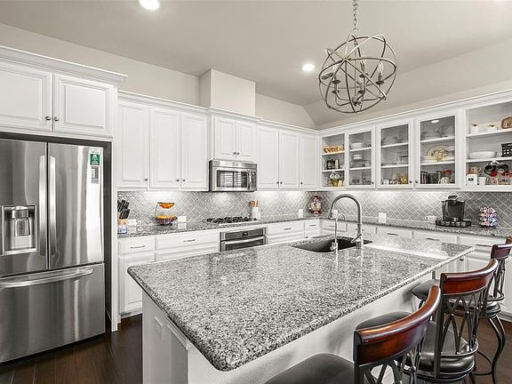 4th image of 3023 Leesa Dr