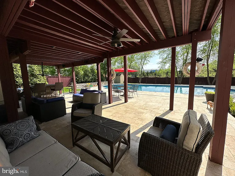 21922 Hyde Park Dr — Photo 43