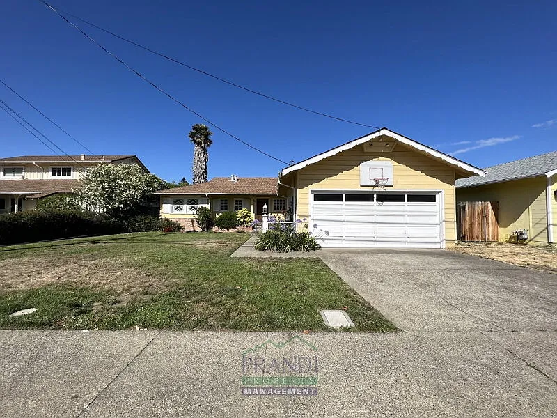 25 El Camino Dr