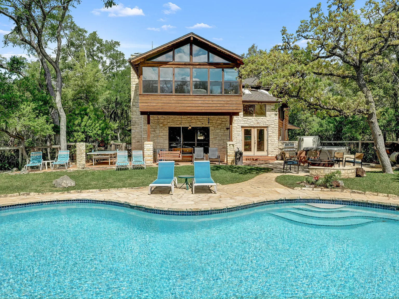 5 bed, 3100 sqft, $7,500 — Photo 1