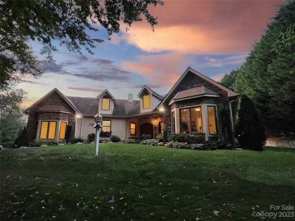 628 Vista Falls Rd, Mills River, NC 28759