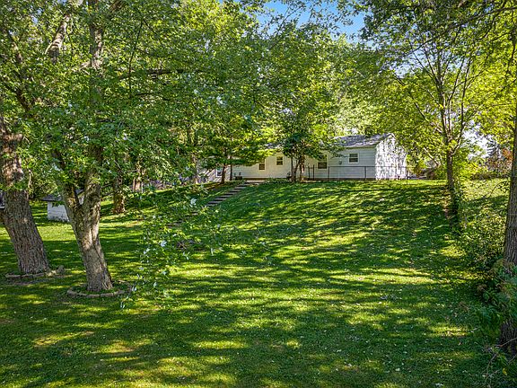 4th image of 700 Poplar Creek Ct