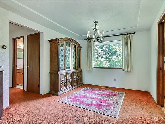 4th image of 4817 Sunset Drive W
