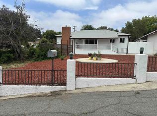 1104 Oak Dr, Vista, CA 92084
