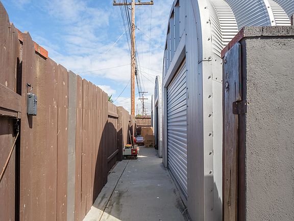5th image of 796 Oaklawn Ave