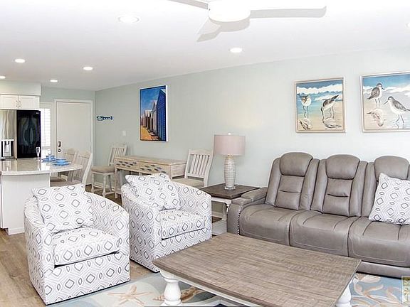 3rd image of 3113 Laguna Blvd #204