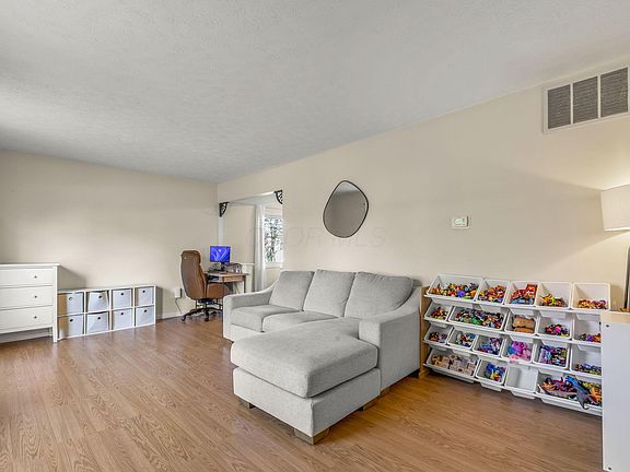 4th image of 610 Michael Ave