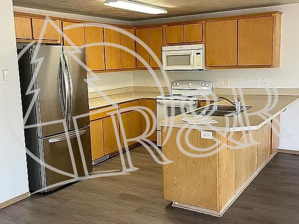 2nd image of 882 S 9th St