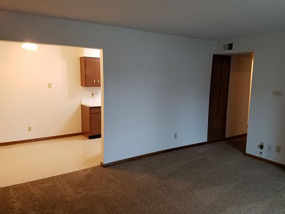 4th image of 2000 Valley Park Dr #9