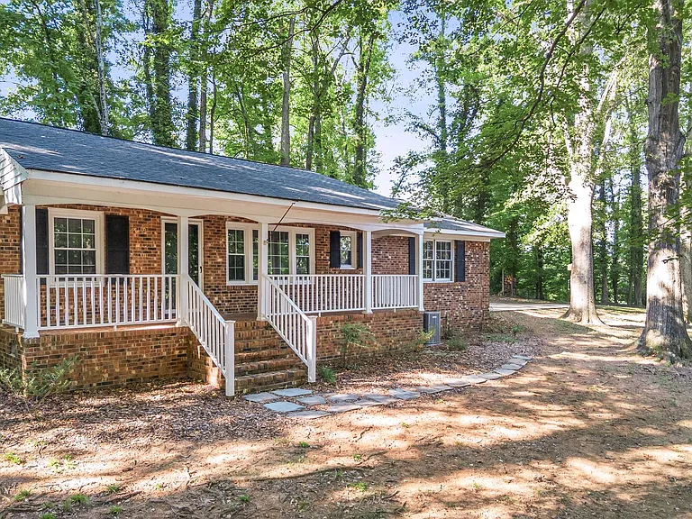 3905 Waterton Rd — Photo 2