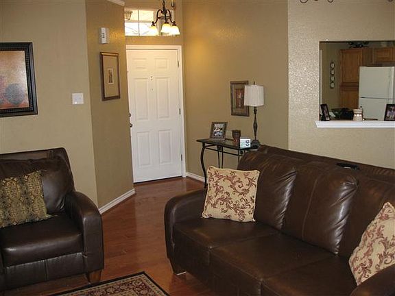 4th image of 4705 Oxford Dr