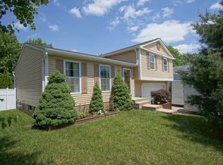 8 Havenfield Dr, Parkville, MD 21234