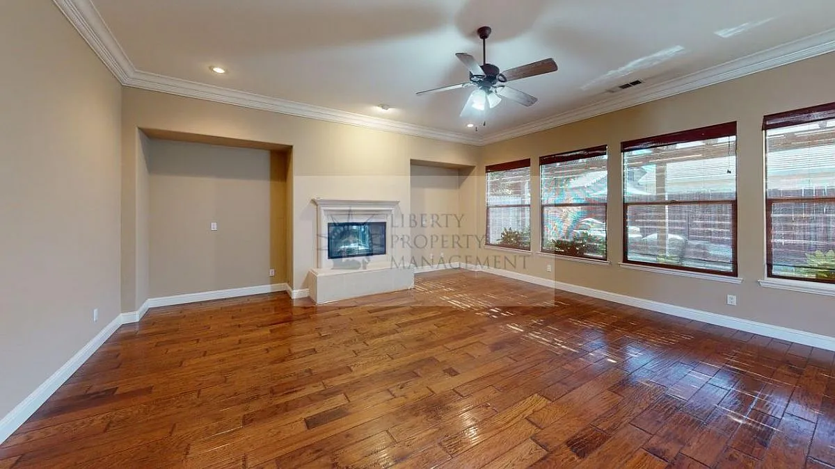 4 bed, 2.5 bath, 2647 sqft, $3,595 — Photo 2