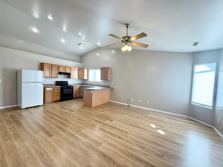 7490 E Horseshoe Ln #B — Photo 2