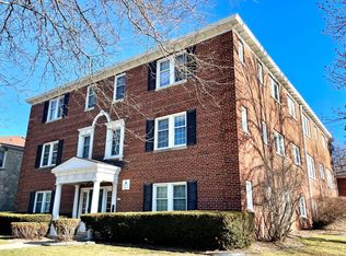 4272 N Wilson Dr APT 201, Shorewood, WI 53211
