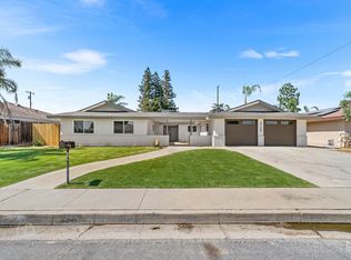 3700 Christmas Tree Ln, Bakersfield, CA 93306