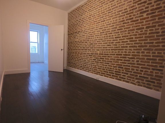 4th image of 258 Melrose St APT 1L