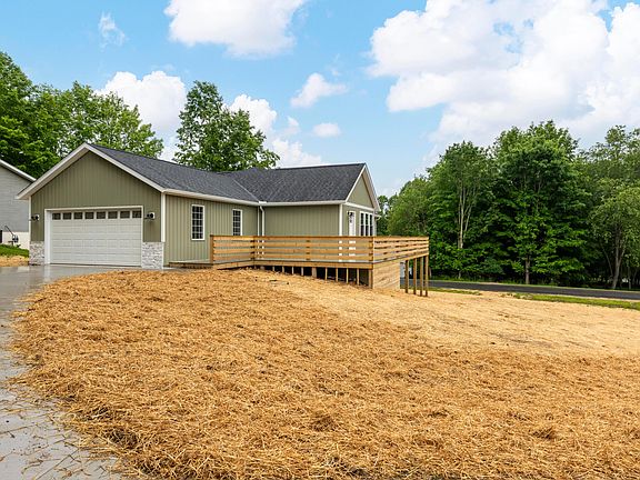 3rd image of 43 Hawkeye Ct