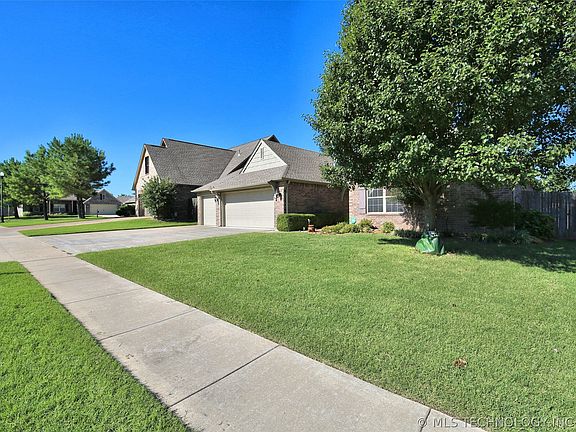 3rd image of 14726 Jordan Ct