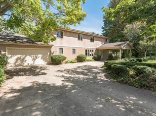 1311 Violet Ln, Batavia, IL 60510