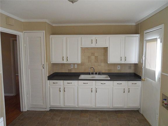 4th image of 7116 Oak Park Dr