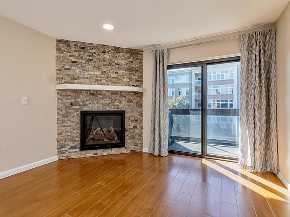 4th image of 350 N Detroit St #313