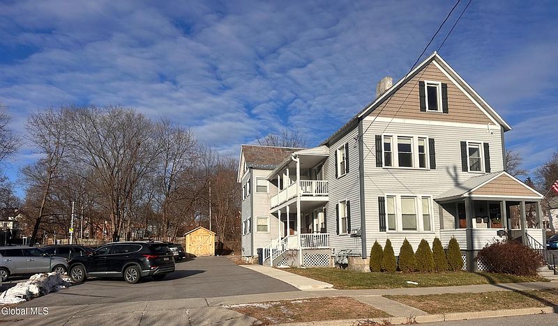 5th image of 135 Maple Avenue