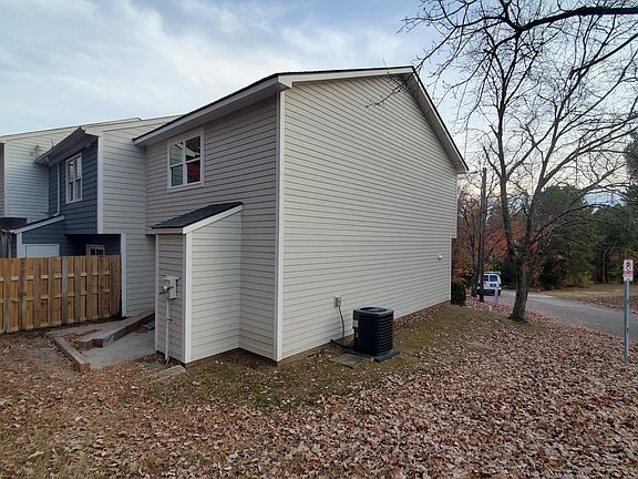 3rd image of 338 Kilarney Dr