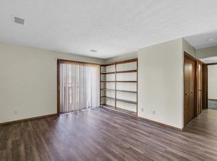 713 Fairmont Dr APT 1A, Bloomington, IL 61704