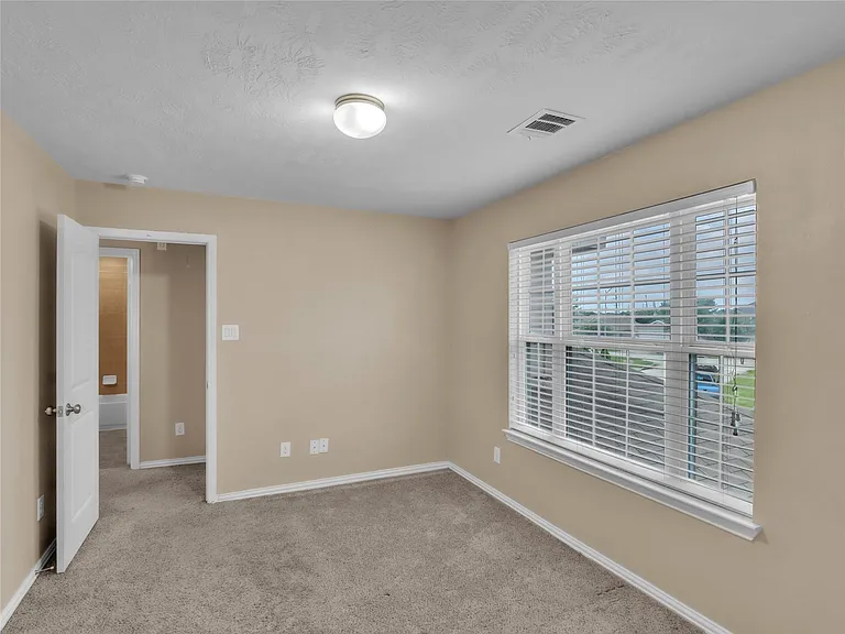 1418 Banbury Ct — Photo 24