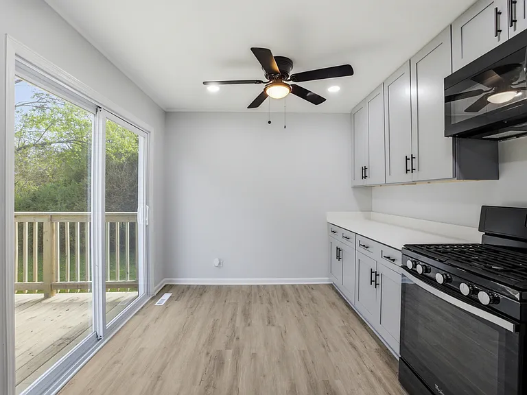 915 Mayfield Dr — Photo 9