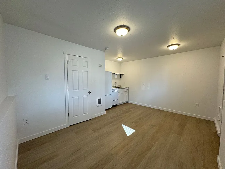 Greenwood Apartments — Photo 17