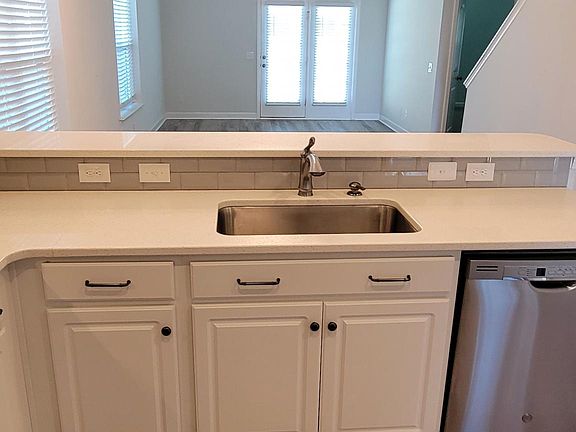 DEEP BOWL SINK AND BREAKFAST BAR