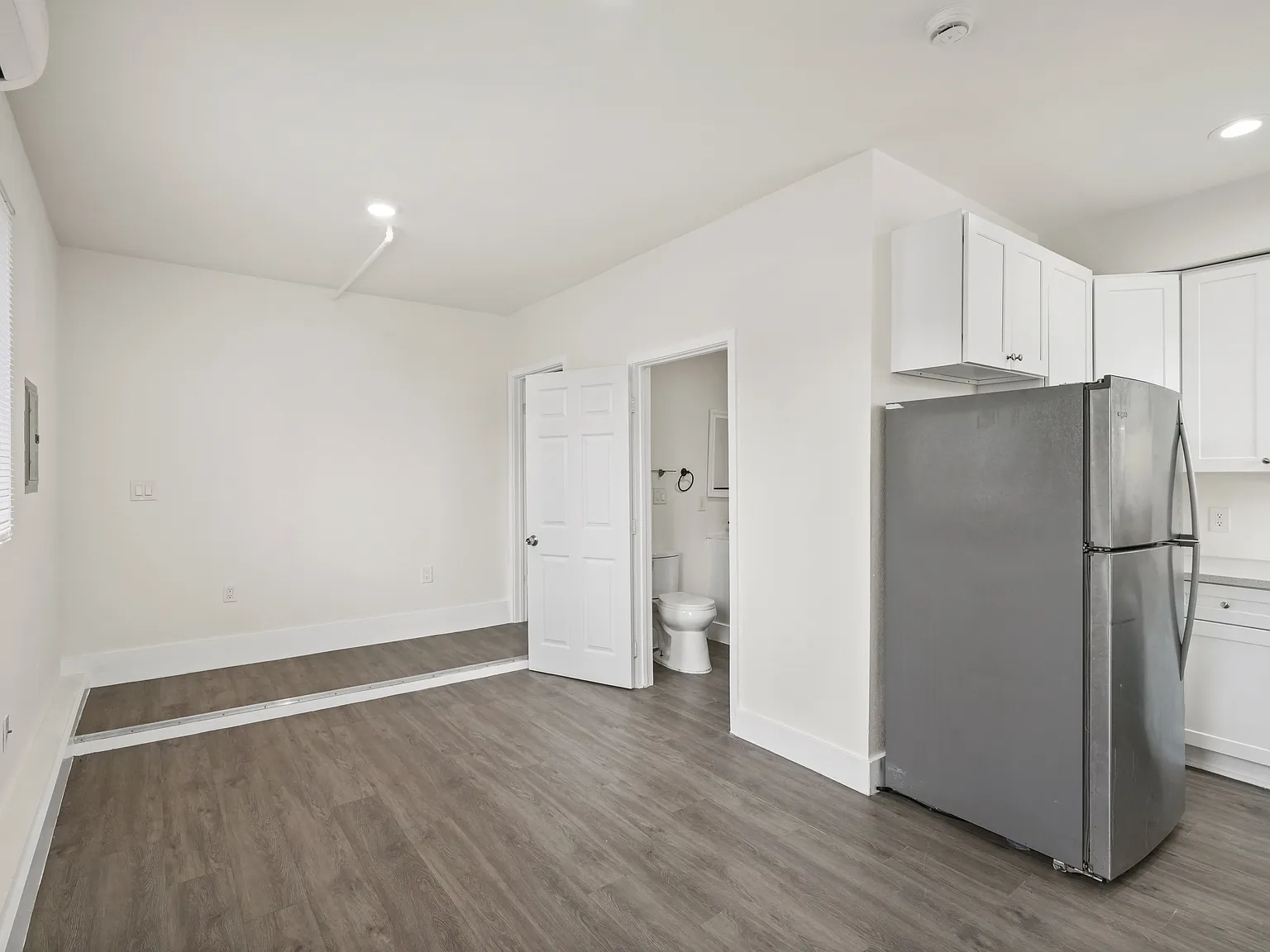 Studio, 295 sqft, $1,795 — Photo 2