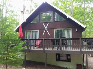 221 Tommys Ln, Pocono Lake, PA 18347