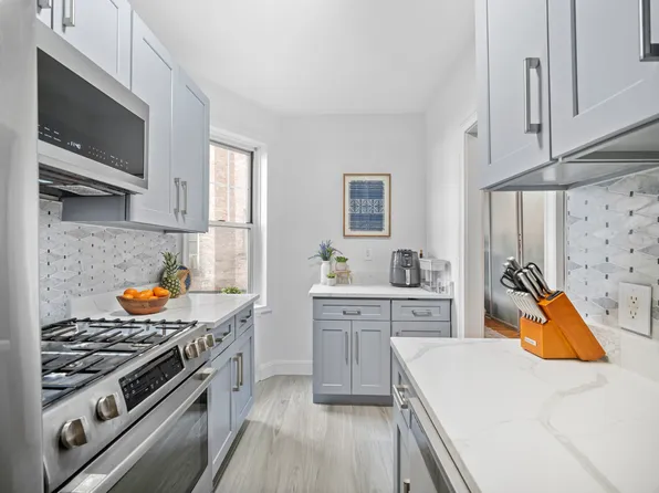 601 East 19th Street image 4 of 6