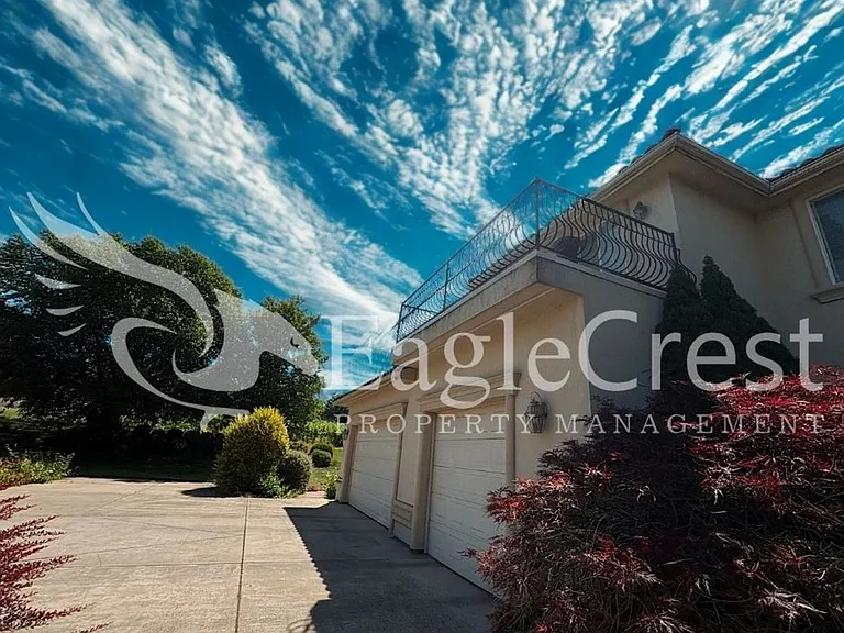 44 Vinehill Dr — Photo 63