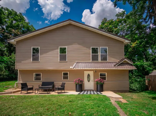 407 S 8th St, Boonville, IN 47601