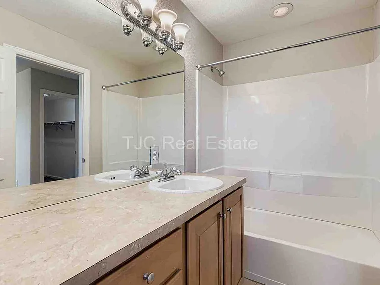 8210 E 29th Ave — Photo 8