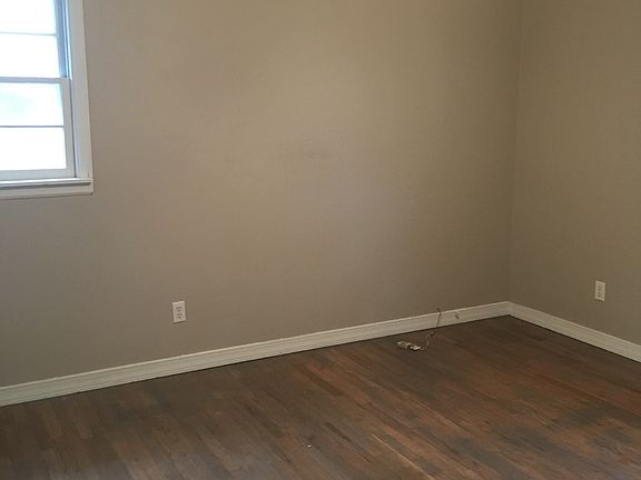 5th image of 2216 Dogwood Ln