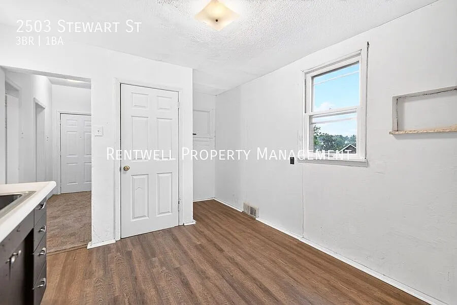 Charming 3BR Home with Main-Level Bedroom — Photo 4