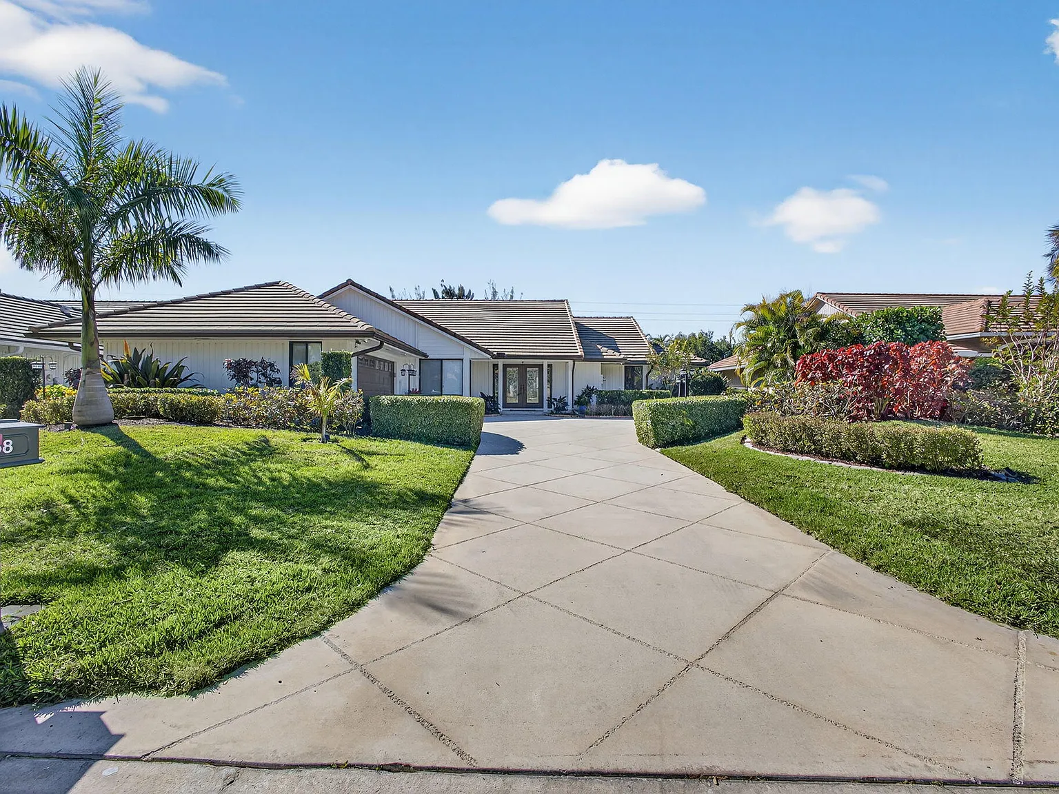 3 bed, 3.5 bath, 2447 sqft, $6,500 — Photo 2