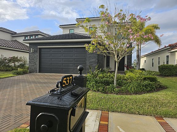 2nd image of 537 SE Fascino Cir