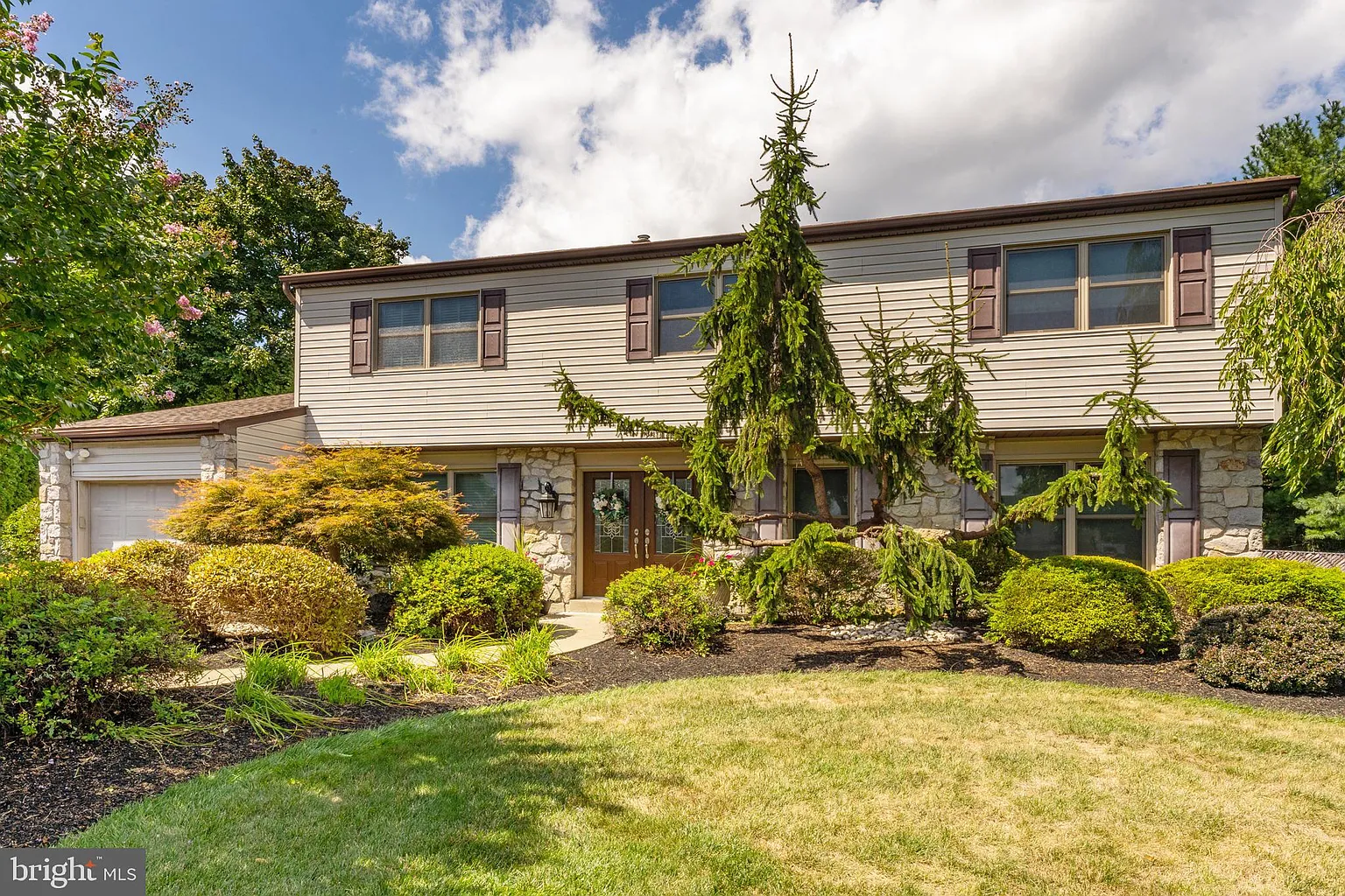 310 Kingsclere Dr photo 1